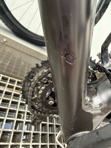 Used Giant Defy Advanced 2 2018 2018 Road & Gravel, White — image 7 of 7