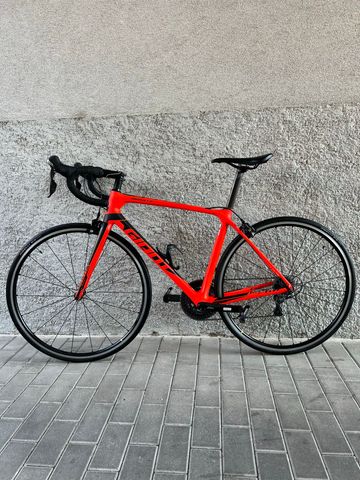 Used Giant Tcr advanced Shimano 105 2019 Road & Gravel, Red — image 1 of 19