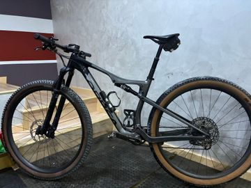 Used Orbea oiz Custom Shimano Deore 2021 Mountainbike, Black — image 1 of 10