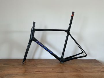 Käytetty Giant Tcr Frameset 2024 Road & Gravel — kuva 2 / 9