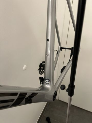 Używany Emonda Custom Shimano 105 2024 Road & Gravel — zdjęcie 16 z 20