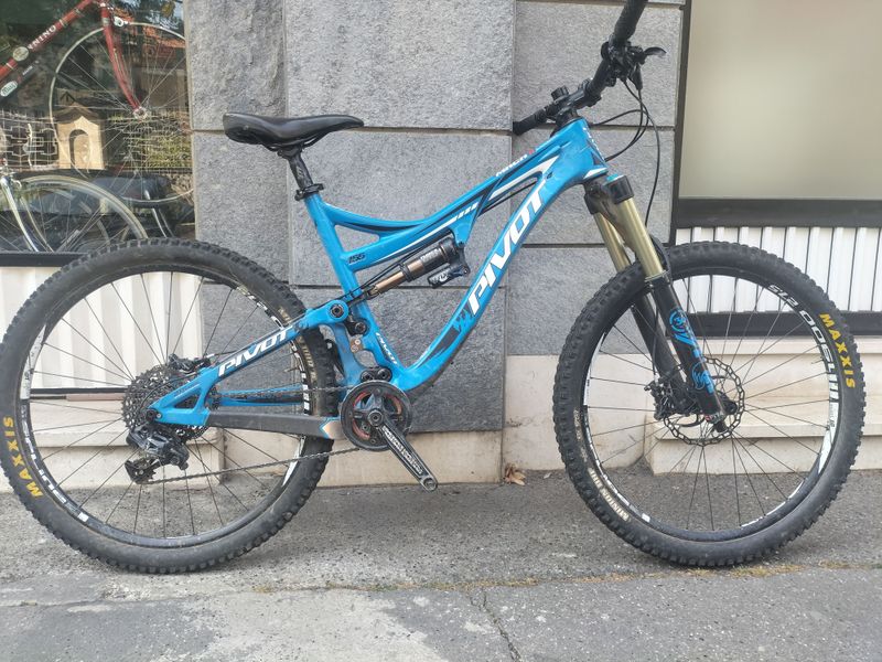 Used PIVOT MACH 6 CARBON 2017 2017 MTB