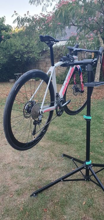 Adris Custom Shimano Tiagra 2024 Road & Gravel usato, Grigio chiaro — immagine 2 di 8