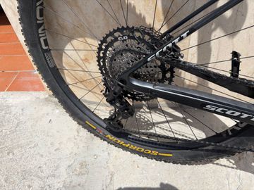 Used Scott Scale 940 2022 2022 Mountainbike, Light Gray — image 3 of 5