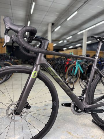 Tweedehands Scott Addict RC 30 2023 2023 Road & Gravel — afbeelding 20 van 24