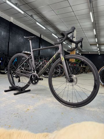 Tweedehands Scott Addict RC 30 2023 2023 Road & Gravel — afbeelding 3 van 24