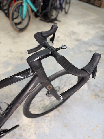 Tweedehands Scott Addict RC 30 2023 2023 Road & Gravel — afbeelding 6 van 24