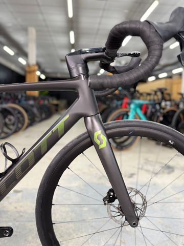 Tweedehands Scott Addict RC 30 2023 2023 Road & Gravel — afbeelding 8 van 24