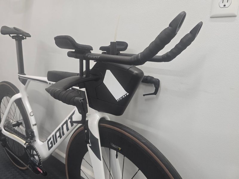 Used Giant Trinity, Advanced Pro 1 2022 2022 Road & Gravel, White — image 9 of 18