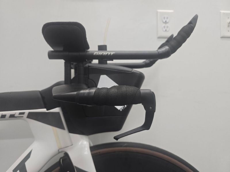 Used Giant Trinity, Advanced Pro 1 2022 2022 Road & Gravel, White — image 7 of 18
