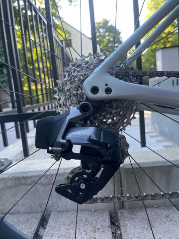 Specialized Roubaix SL8 Expert 2024 2024 Road & Gravel usato, Grigio chiaro — immagine 3 di 12