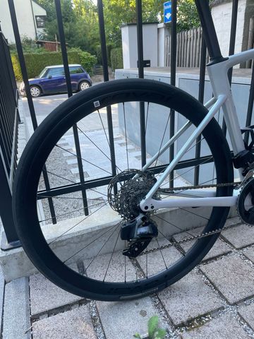 Specialized Roubaix SL8 Expert 2024 2024 Road & Gravel usato, Grigio chiaro — immagine 7 di 12