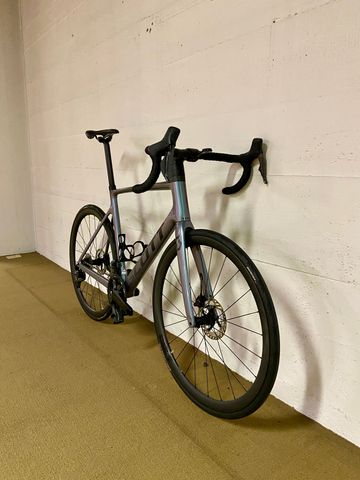 Scott Addict RC 15 2024 2024 Road & Gravel usato, Grigio chiaro — immagine 4 di 4
