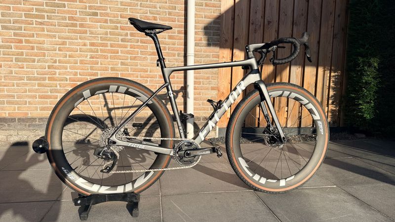 Factor Custom SRAM Rival eTap AXS 2024 Road & Gravel usato