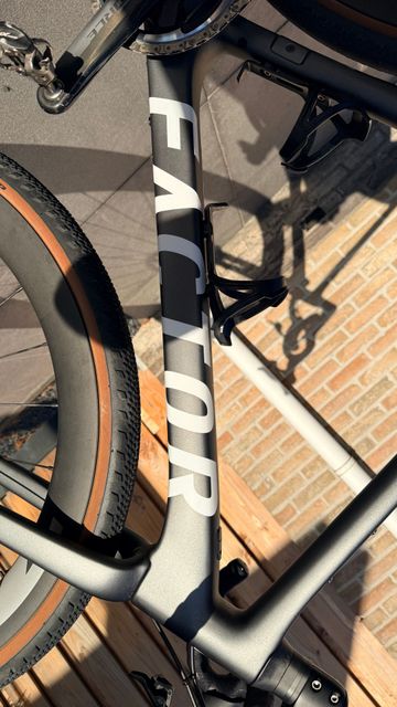 Used Factor Custom SRAM Rival eTap AXS 2024 Road & Gravel, Light Gray — image 5 of 12