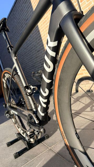 Used Factor Custom SRAM Rival eTap AXS 2024 Road & Gravel, Light Gray — image 6 of 12