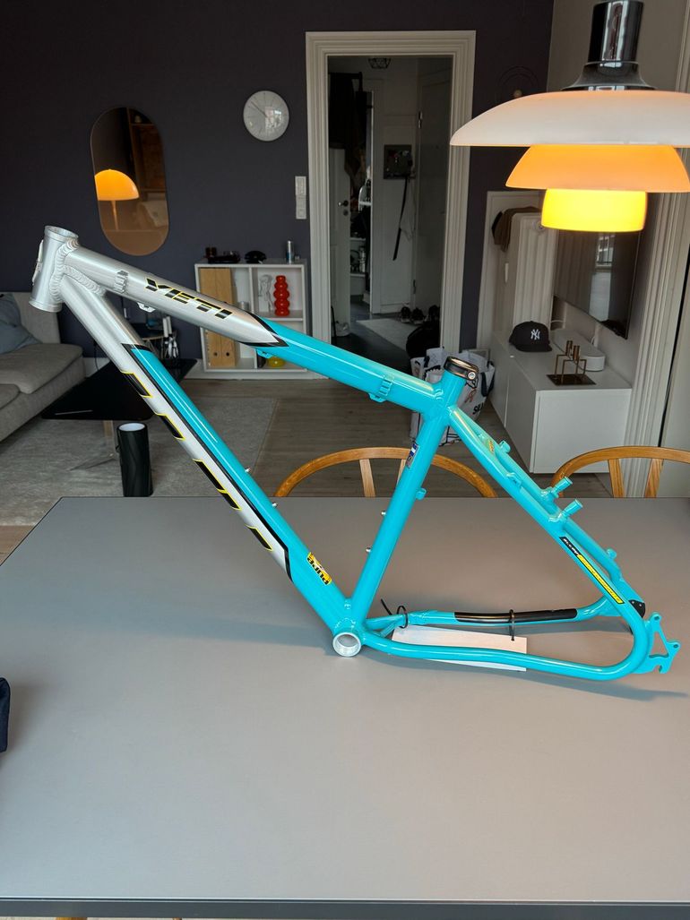 Used Yeti ARC Frameset 2011 Mountainbike, Blue — image 2 of 12