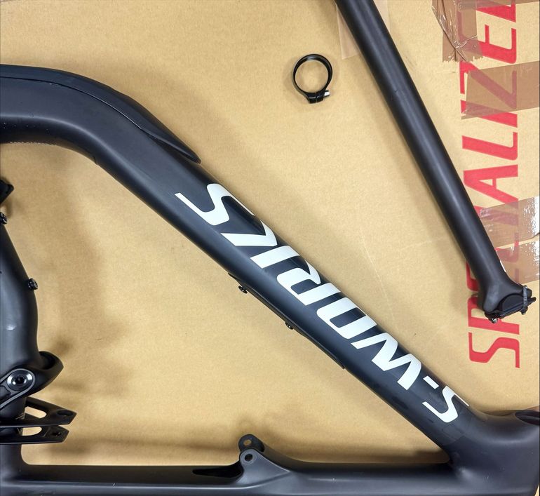Käytetty S Works EPIC 8 Frameset 2025 Mountainbike — kuva 2 / 7
