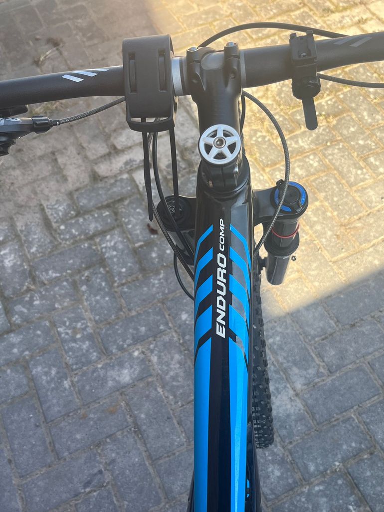 Używany Specialized Enduro Comp 29 2015 2015 Mountainbike — zdjęcie 8 z 11