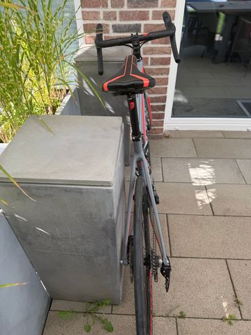 Tweedehands CUBE ATTAIN GTC Pro Disc 2017 2017 Road & Gravel — afbeelding 4 van 5