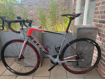 Tweedehands CUBE ATTAIN GTC Pro Disc 2017 2017 Road & Gravel — afbeelding 1 van 5