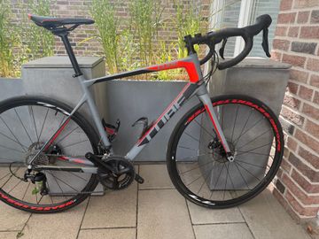 Tweedehands CUBE ATTAIN GTC Pro Disc 2017 2017 Road & Gravel — afbeelding 2 van 5