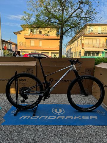 Used Mondraker F-podium Sram Eagle Transmission GX 2025 Mountainbike, Light Gray — image 6 of 6