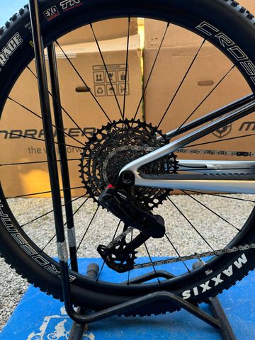 Used Mondraker F-podium Sram Eagle Transmission GX 2025 Mountainbike, Light Gray — image 5 of 6