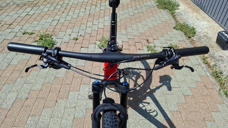 Used Trek Procaliber 9.8 2022 2022 Mountainbike, Red, 29 — image 4 of 12