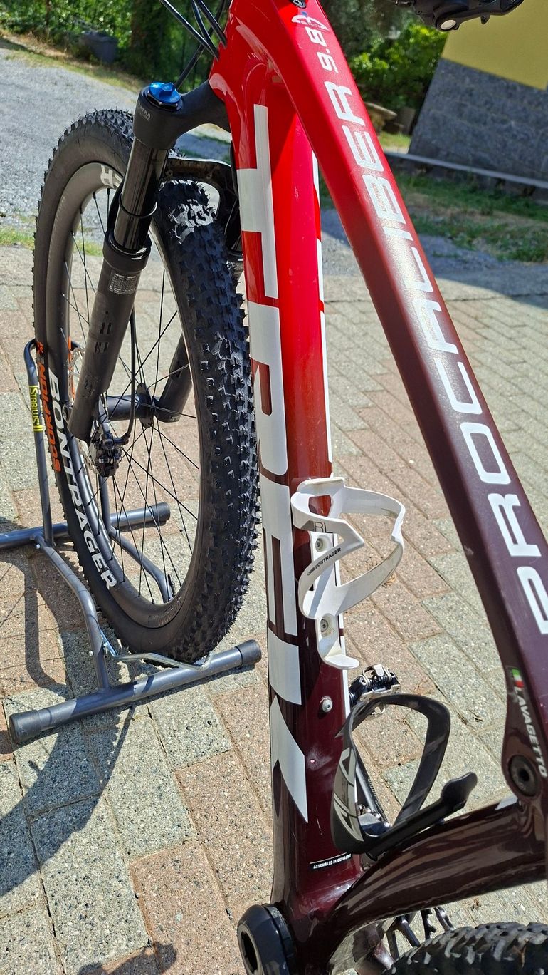 Used Trek Procaliber 9.8 2022 2022 Mountainbike, Red, 29 — image 2 of 12