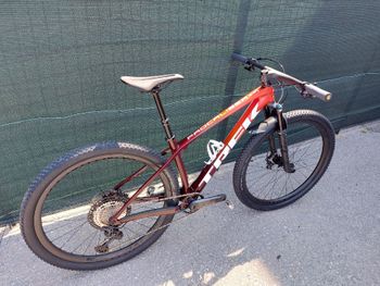 Used Trek Procaliber 9.8 2022 2022 Mountainbike, Red, 29 — image 3 of 3