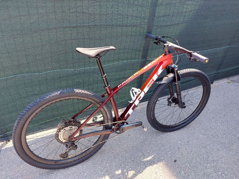 Used Trek Procaliber 9.8 2022 2022 Mountainbike, Red, 29 — image 3 of 3