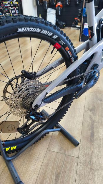 Gebrauchtes Santa Cruz Nomad Other 2025 Mountainbike, Hellgrau — Bild 6 von 7