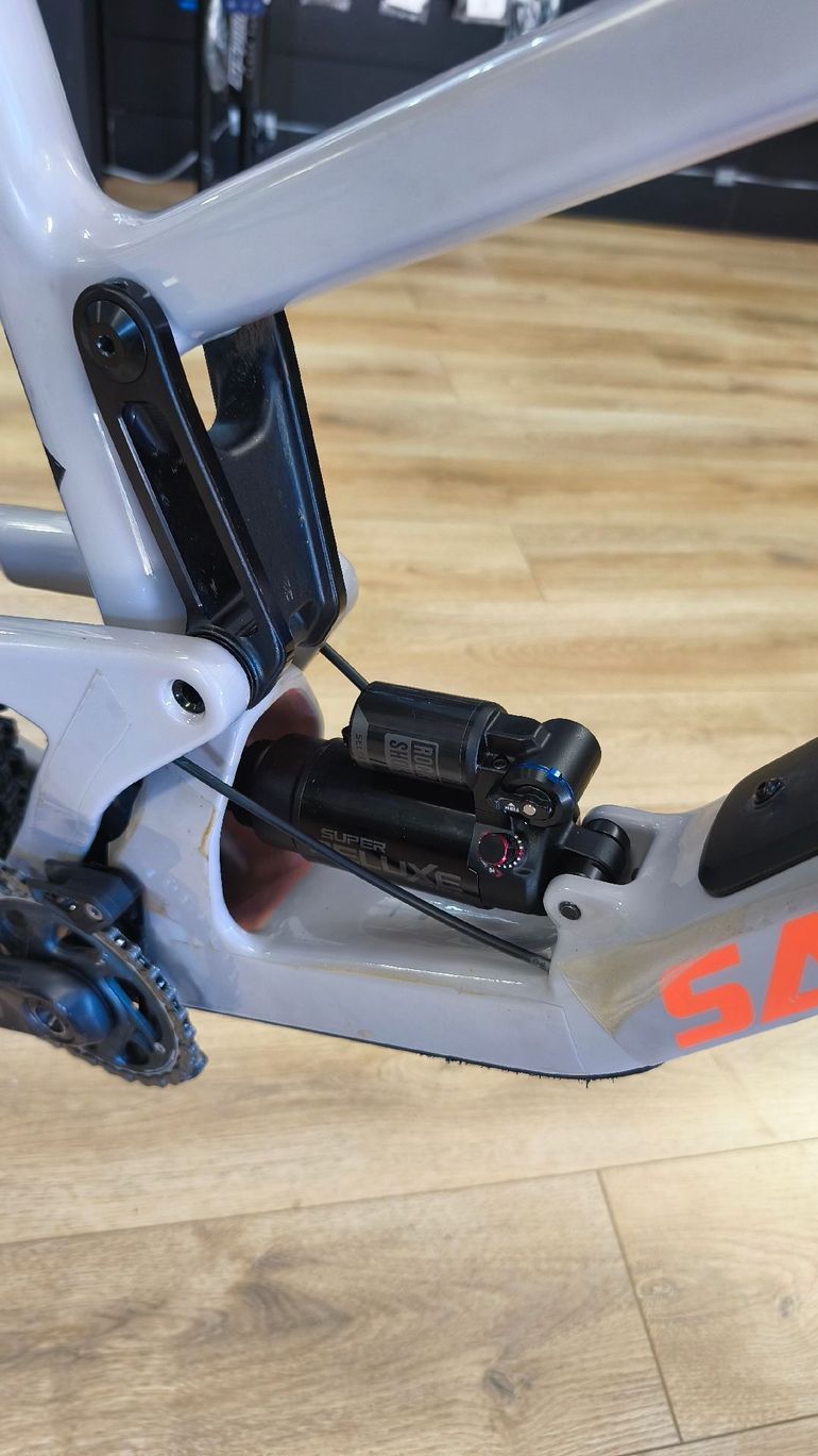 Gebrauchtes Santa Cruz Nomad Other 2025 Mountainbike, Hellgrau — Bild 5 von 7