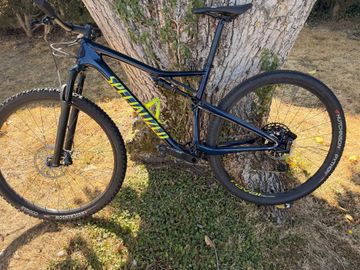 Brugt Specialized Men's Epic Comp Carbon 2019 2019 Mountainbike — billede 2 af 3