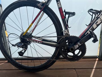 Used Trek Madone 6.7 SSL 2011 2011 Road & Gravel, Red — image 2 of 5
