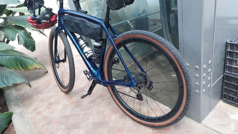 Used Trek Checkpoint Shimano GRX Di2+FOX Forcella Ammortizzata - 32 Taper-Cast - Factory | FLOAT | GRIP SL - 28" | 50mm | Offset 45mm | 12x100mm - Shiny Black + REGGISELLA AMMORTIZZATO + Redshift ShockStop Attacco Manubrio + Forcella originale rigida Trek 2023 Road & Gravel, Green — image 2 of 9