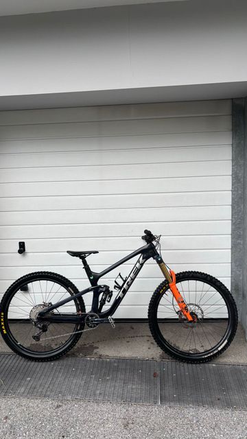 Used Trek Slash Shimano SLX 2022 Mountainbike, Blue — image 1 of 5