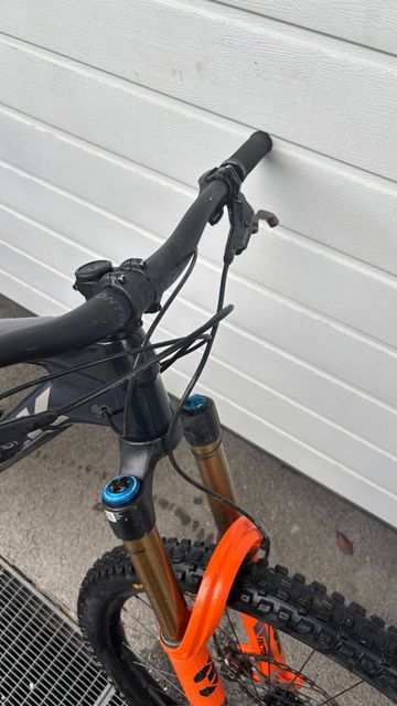 Used Trek Slash Shimano SLX 2022 Mountainbike, Blue — image 3 of 5