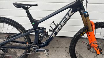 Used Trek Slash Shimano SLX 2022 Mountainbike, Blue — image 2 of 5