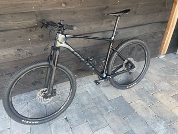 Used Giant Xtc Shimano Deore 2022 Mountainbike, Black — image 2 of 12