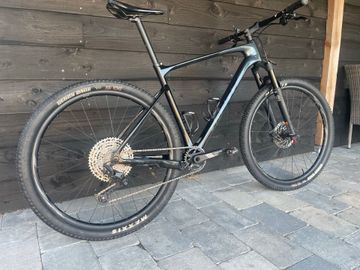 Used Giant Xtc Shimano Deore 2022 Mountainbike, Black — image 3 of 12