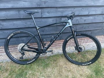 Used Giant Xtc Shimano Deore 2022 Mountainbike, Black — image 4 of 12