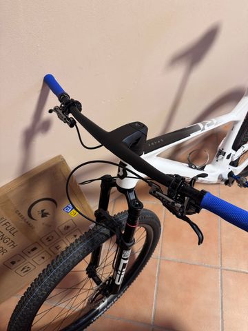 Used Scott Spark RC Pro 2022 2022 Mountainbike, White, 29 — image 3 of 7