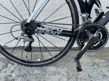 Used Giant Defy Advanced 1 2010 2010 Road & Gravel, White — image 2 of 4
