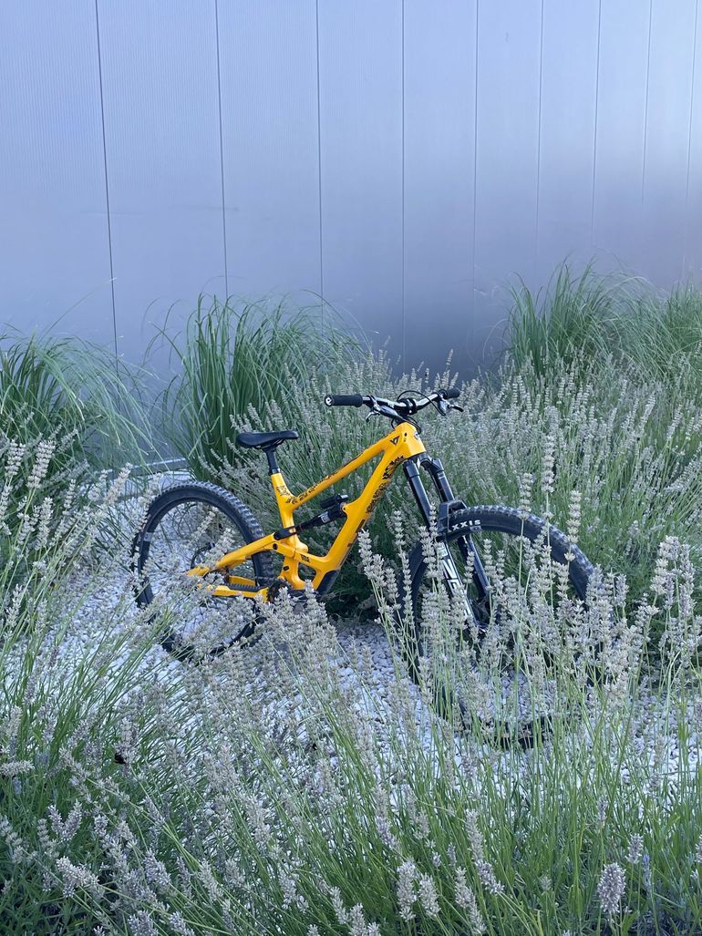 Używany YT Industries Capra CORE 3 MX 2022 2022 Mountainbike — zdjęcie 2 z 5