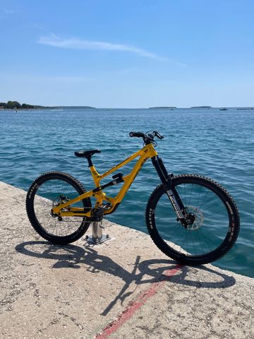 Použité YT Industries Capra CORE 3 MX 2022 2022 Mountainbike — obrázek 1 z 5