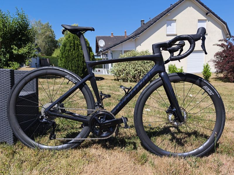 Gebrauchtes Specialized Tarmac SL7 Sport — Quasi Neuf (400 Km) + Roues Zipp 303 Firecrest 2025 Road & Gravel