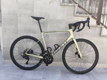 Giant Defy Shimano 105 2024 Road & Gravel usato, Verde — immagine 1 di 6