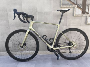 Giant Defy Shimano 105 2024 Road & Gravel usato, Verde — immagine 2 di 6